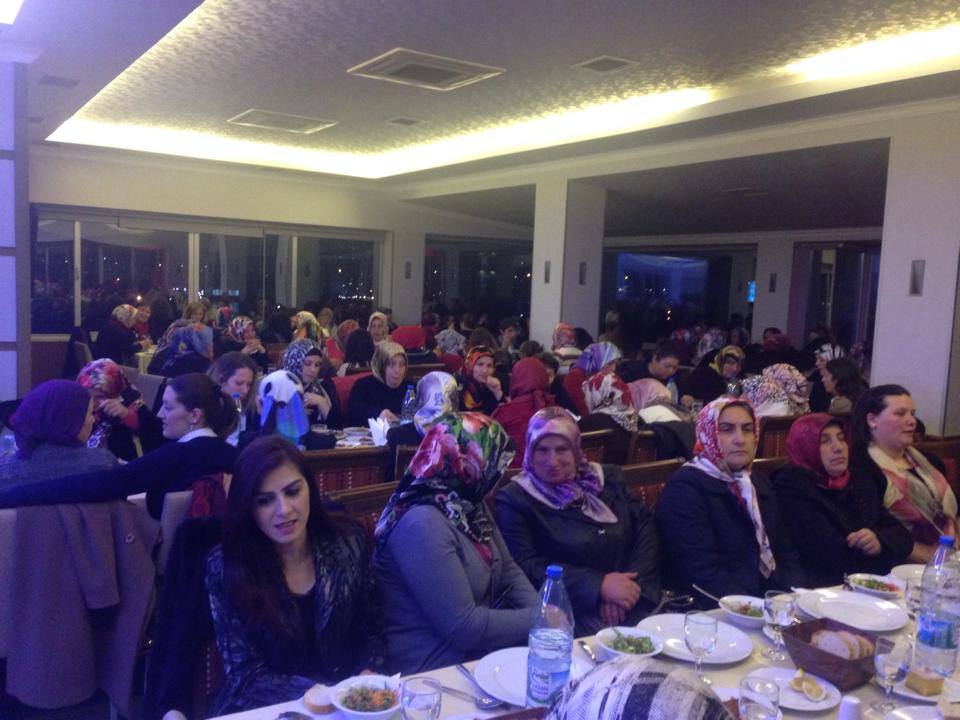 MHP KADIN KOLLARINDAN ` YOMRA N EL ELE` YEMENE KATILIM YOUNDU.