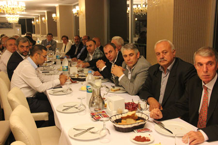 AK Parti Ortahisar �l�e y�netim kurulu �yeleri ile bir araya geldi