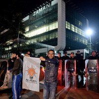 Zaman gazetesi nnde protesto
