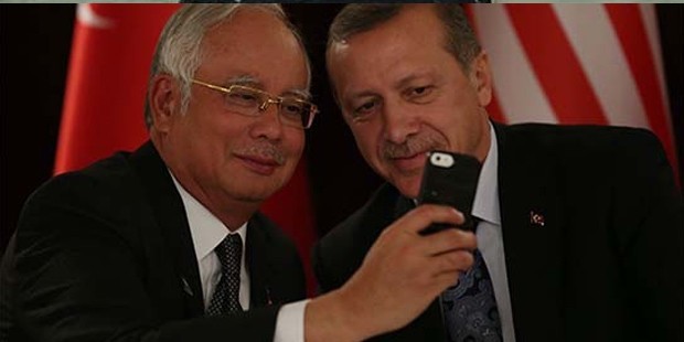 Erdo�an`dan Malezya Ba�bakan� ile `selfie` pozu