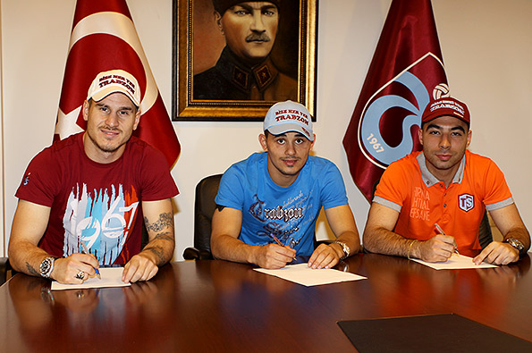 Trabzonspor 3 Futbolcuyla Sözleşme İmzaladı