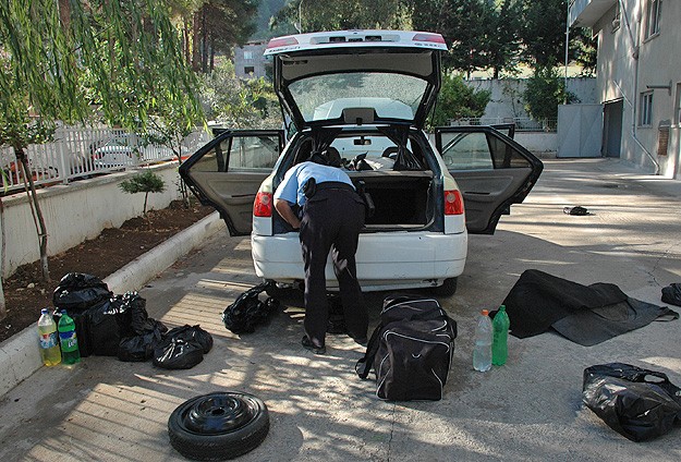 Suriye plakal otomobilde bomba dzenei bulundu