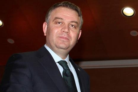 AK Parti`de istifalar