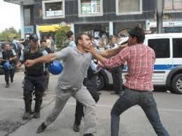 DAYAK ATTI,SONRA KURUNLANDI